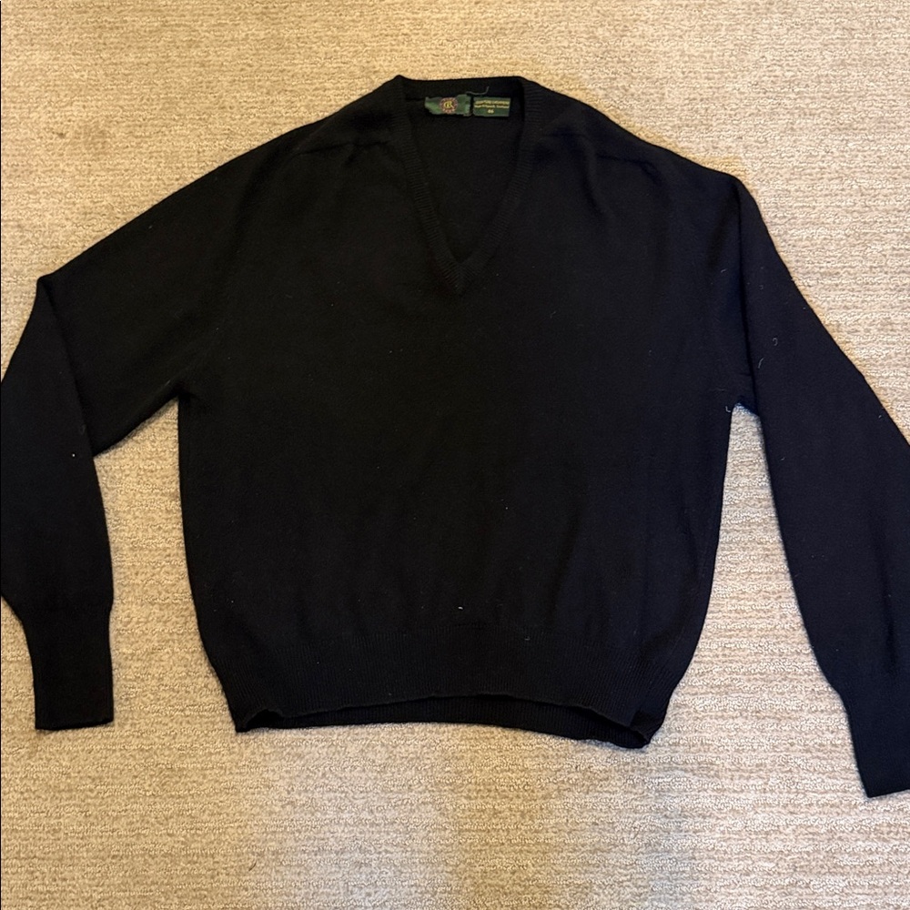 Men's Black 100% Pure Cashmere V-Neck Sweater; men’s EU size 46 (L-XL)